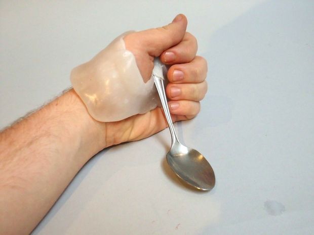 A Spoon to aid people with low dexterity to hold a spoon